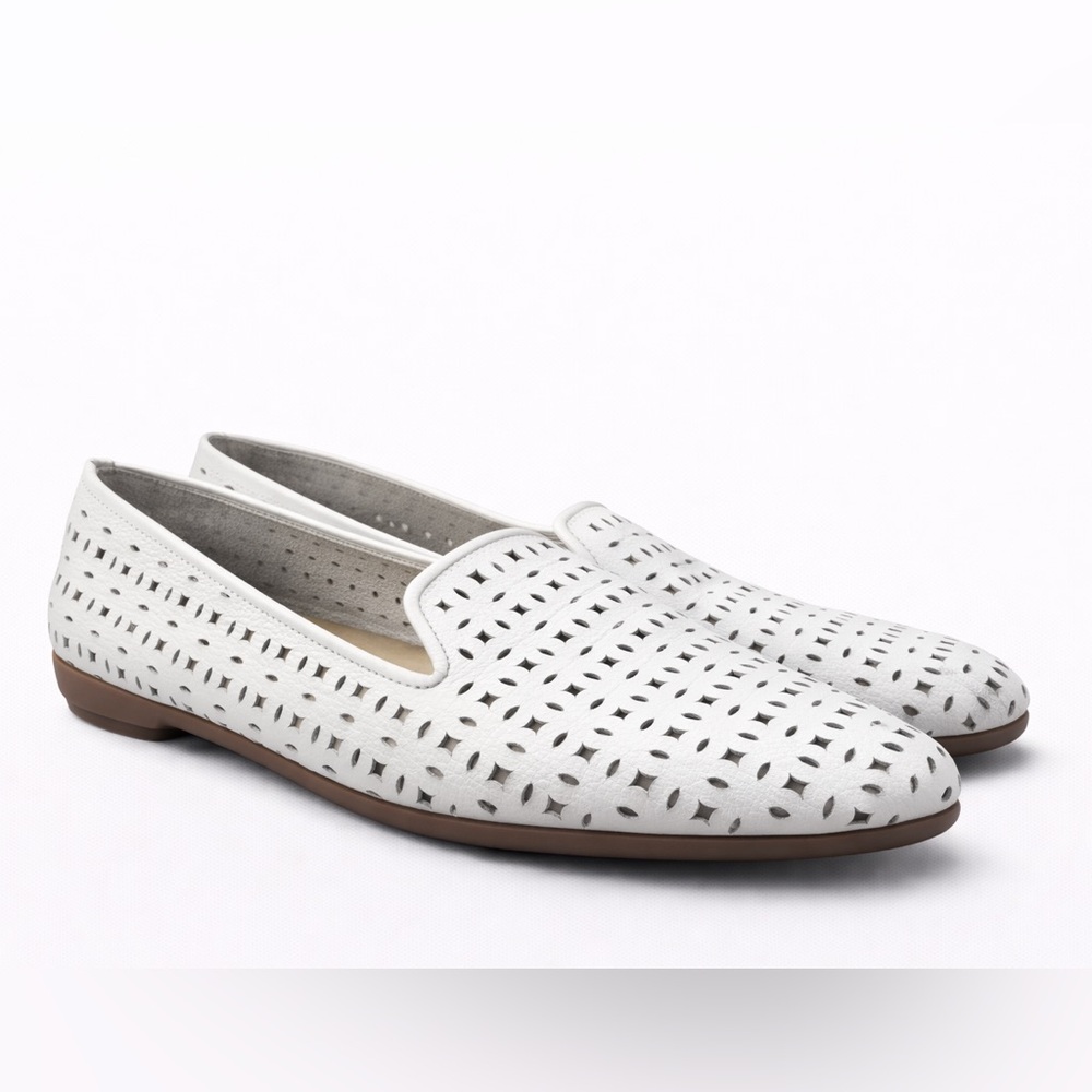Classic Aerosoles White Perforated Leather Loafers Womens Size 8 EU 38 Slip On